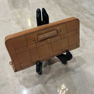 New with tags Michael Kors wristlet